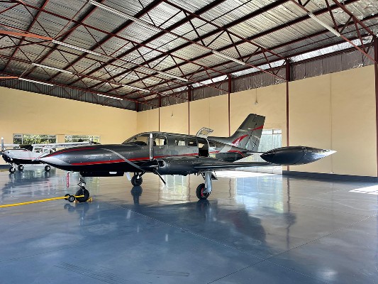 1976 Cessna 402B — photo 1