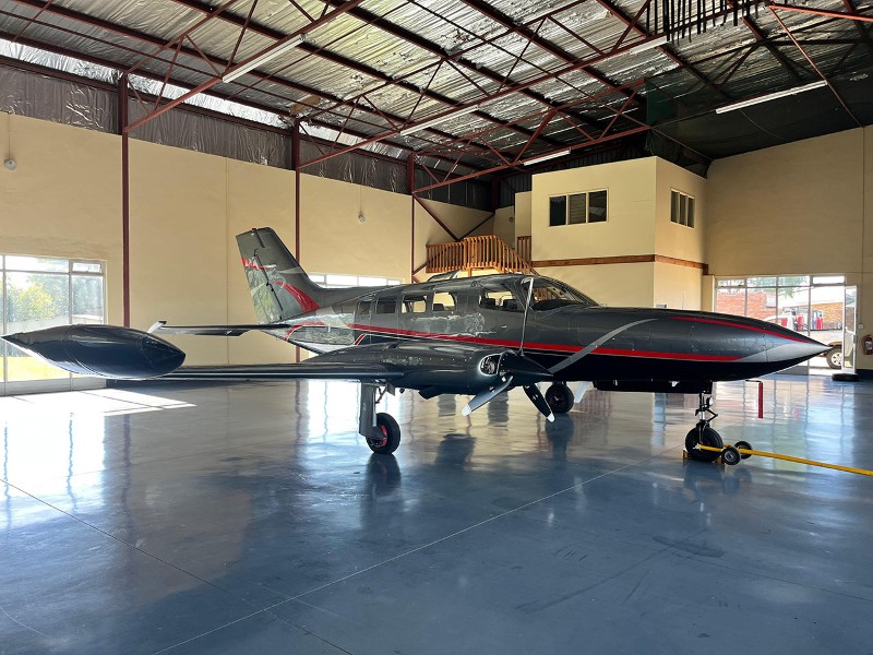 1976 Cessna 402B, photo 2