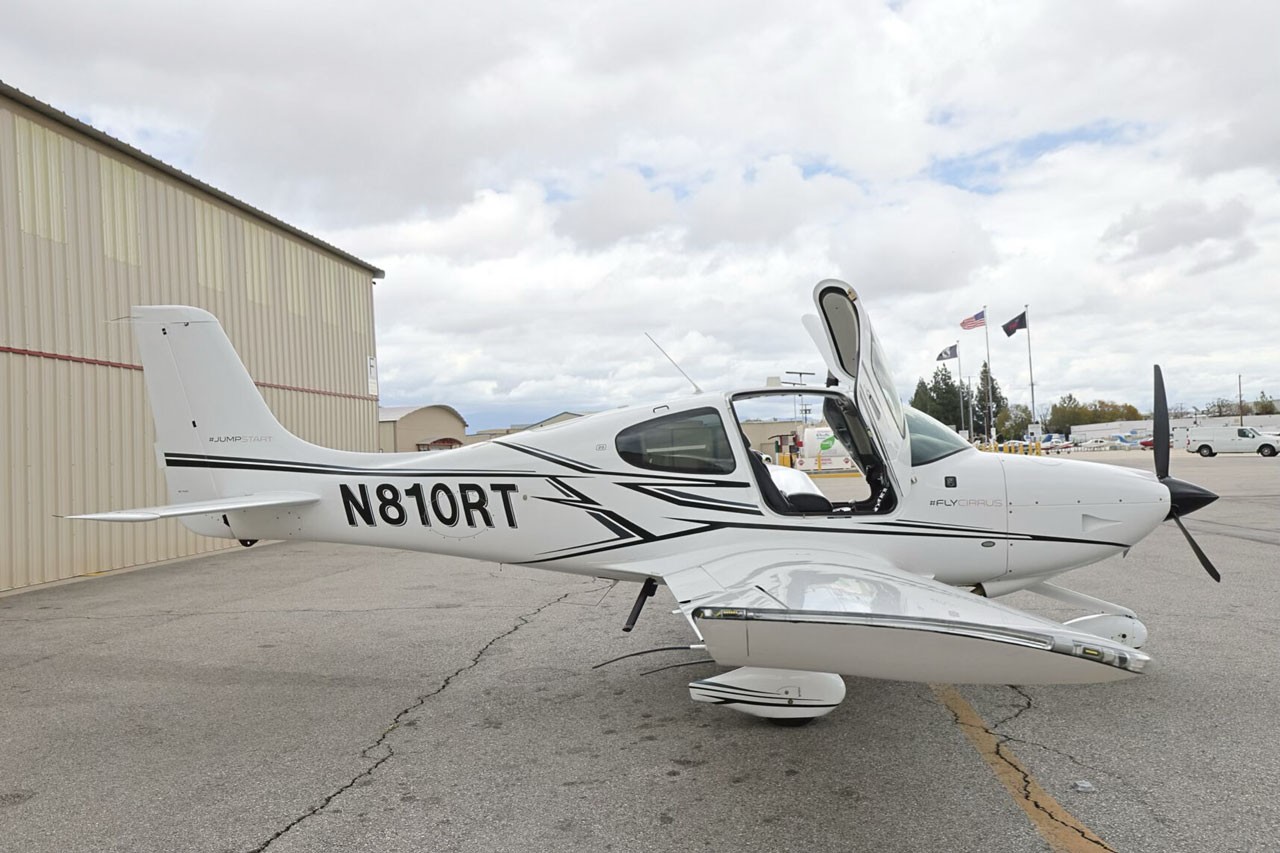 2021 Cirrus SR20 — photo 5