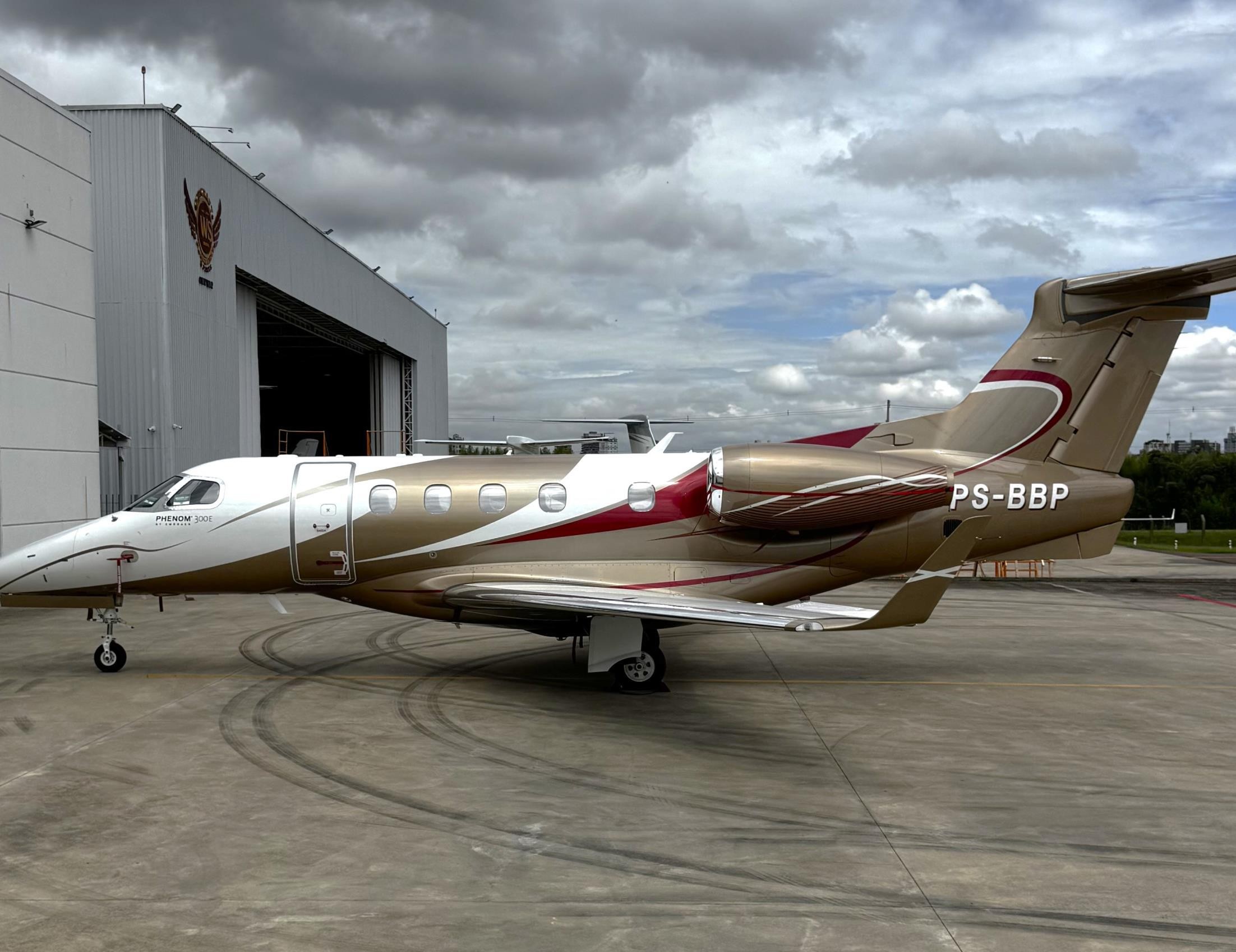 2018 Embraer Phenom 300 — photo 2