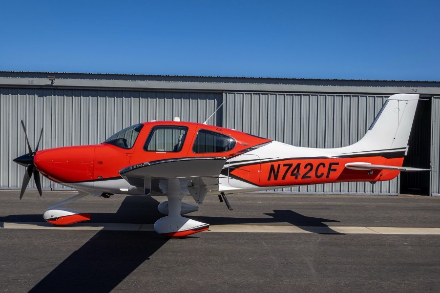 2025 Cirrus SR22T-G7 + GTS (N742CF), photo 1