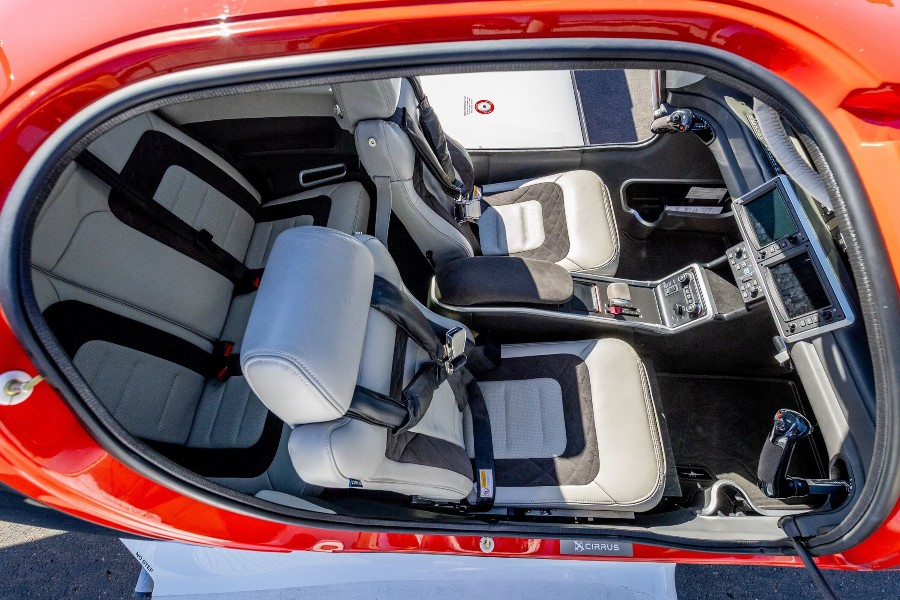 2025 Cirrus SR22T-G7 + GTS (N742CF), photo 11