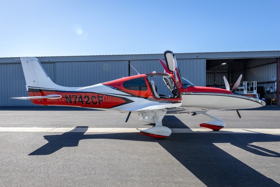 2025 Cirrus SR22T-G7 + GTS (N742CF), photo 6