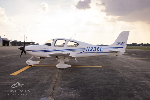 2004 Cirrus SR22 — photo 2