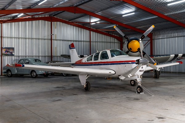 1990 Beech Bonanza F33A — photo 2