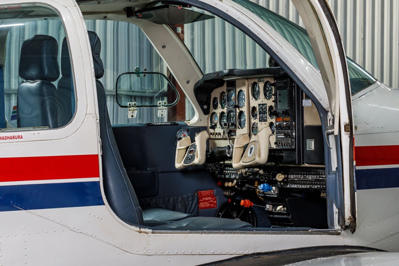 1990 Beech Bonanza F33A 5