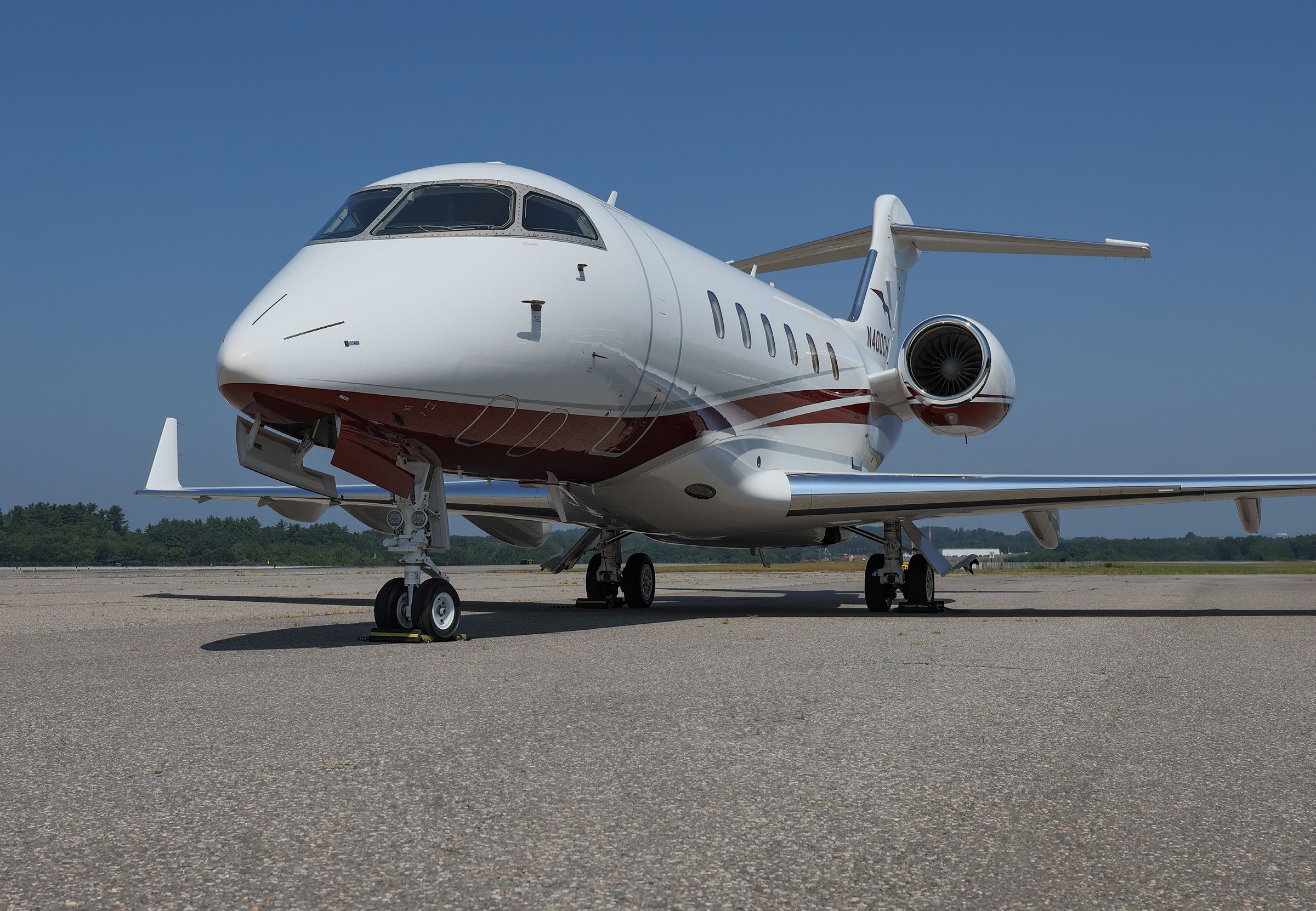 2005 Bombardier Challenger 300 — photo 2