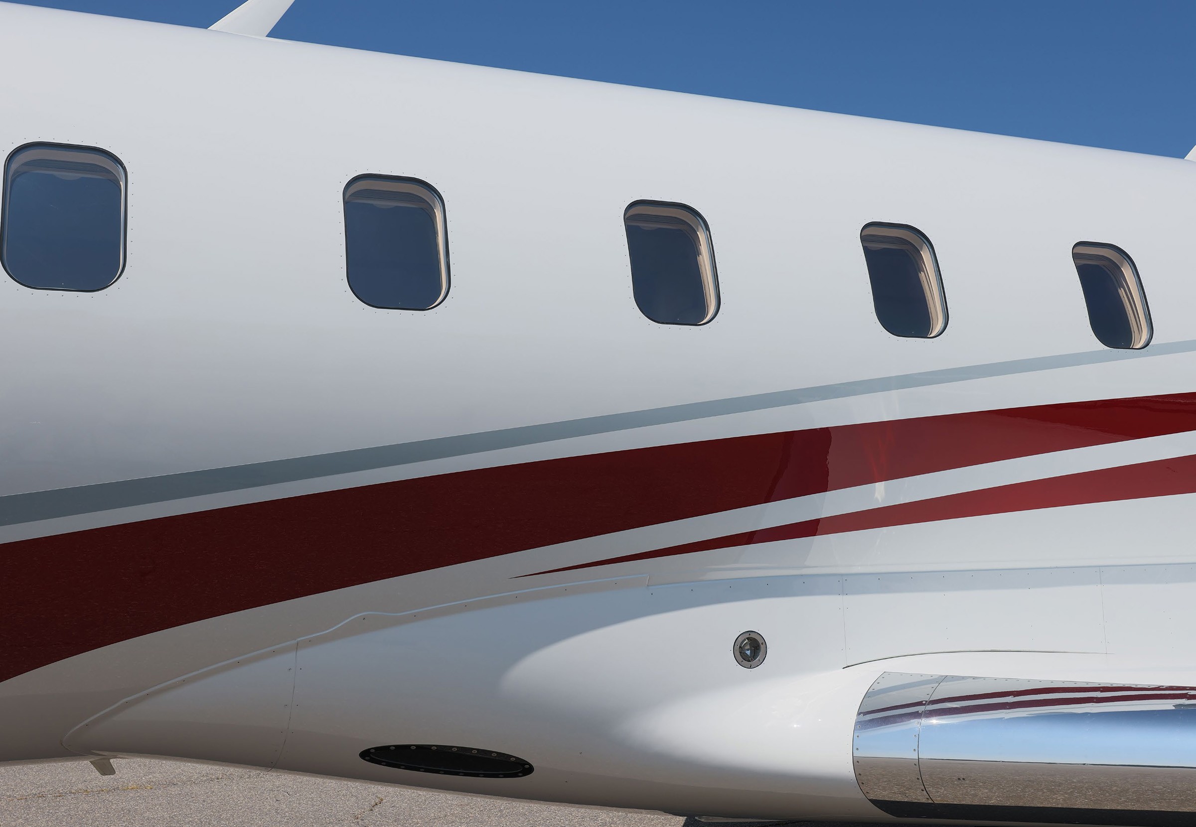 2005 Bombardier Challenger 300 — photo 4