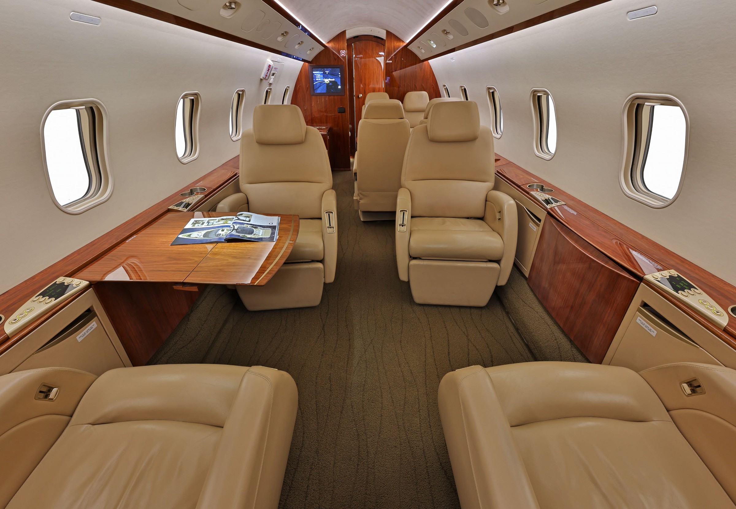 2005 Bombardier Challenger 300 — photo 5