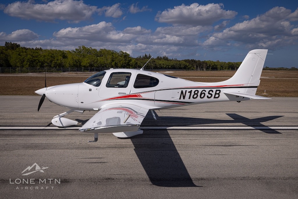 2022 Cirrus SR20 — photo 2