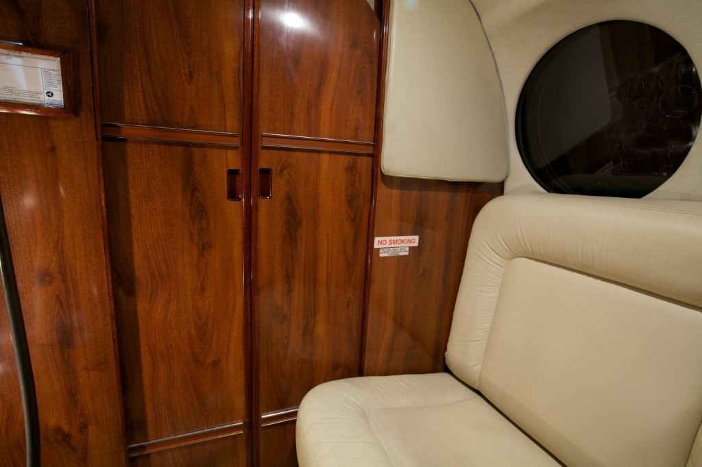 2001 BEECHCRAFT KING AIR B200 4