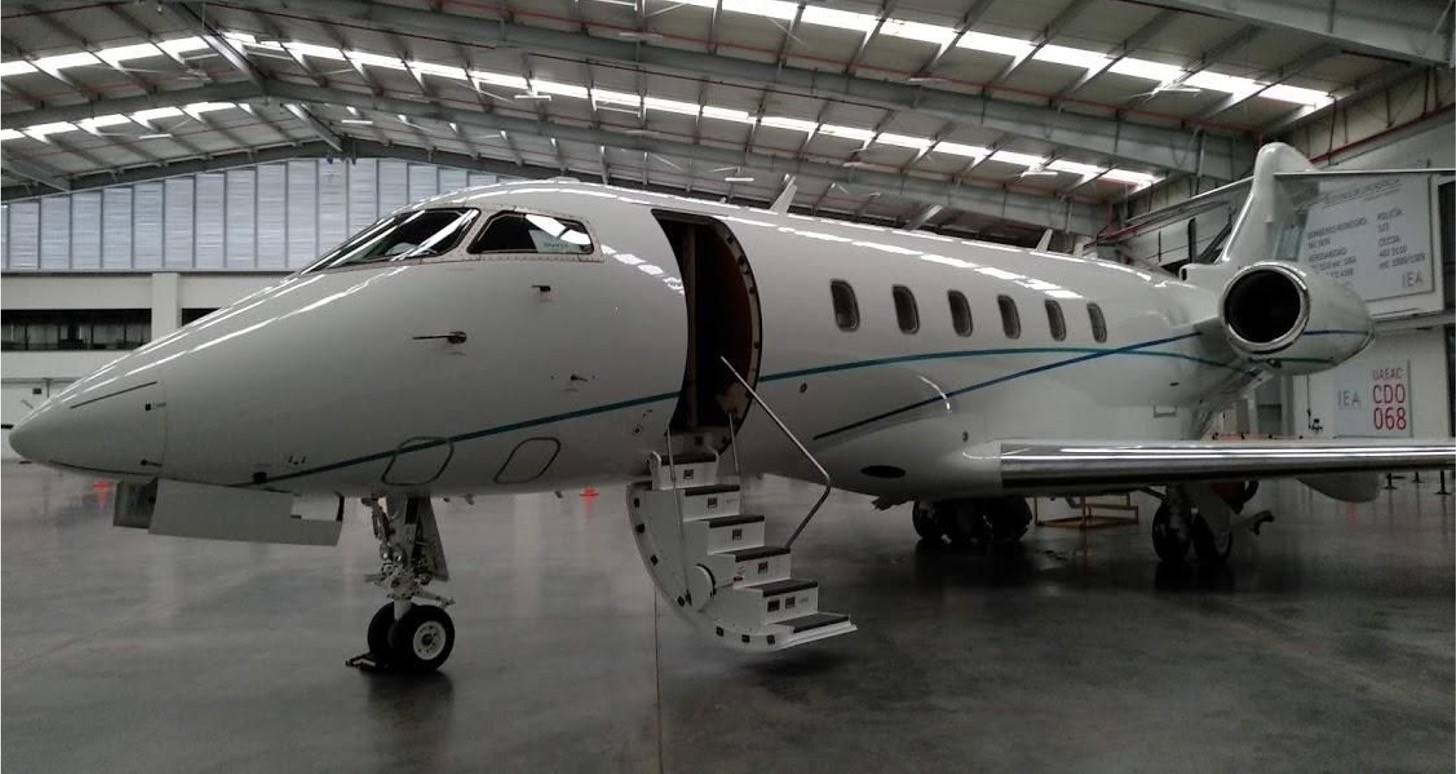 2012 Bombardier Challenger 300 — photo 3