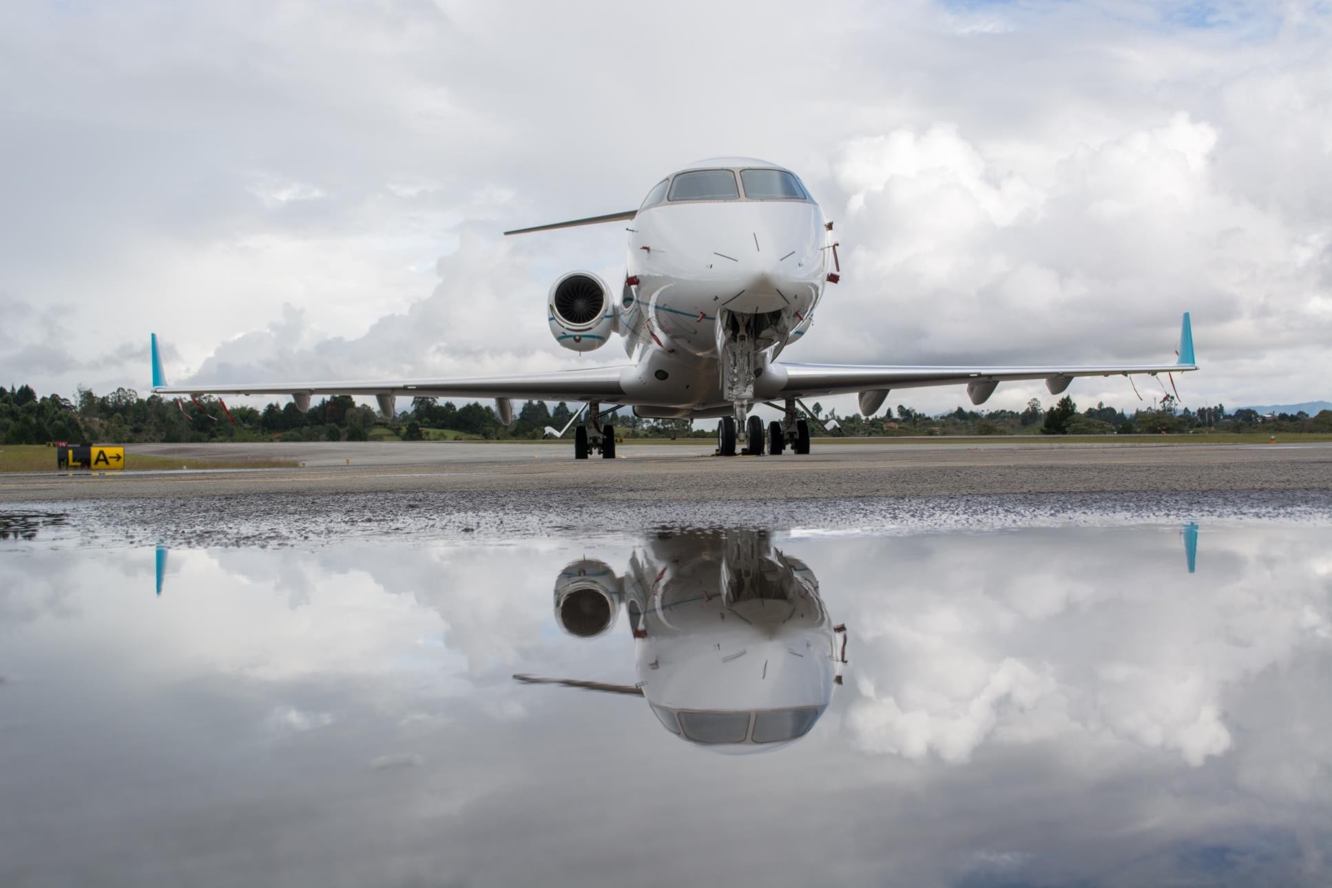 2012 Bombardier Challenger 300 — photo 5