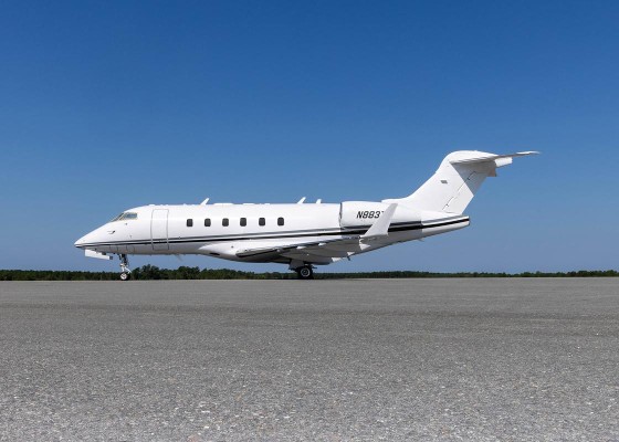 2011 Bombardier Challenger 300 — photo 1