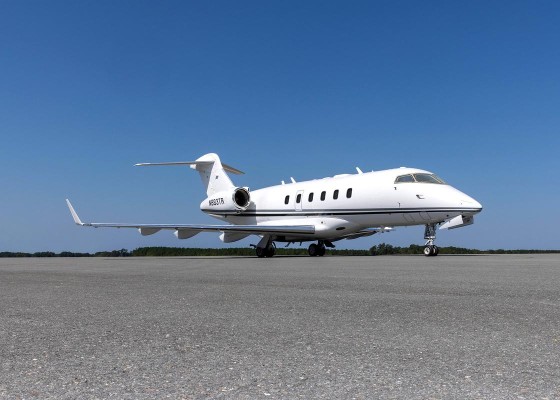 2011 Bombardier Challenger 300 — photo 3