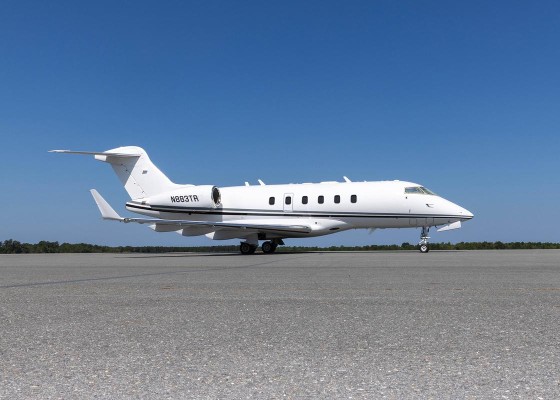 2011 Bombardier Challenger 300 — photo 4