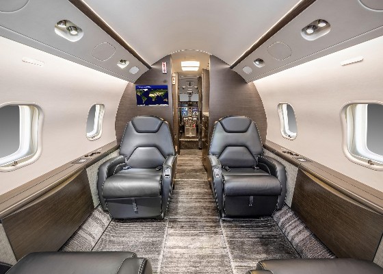2011 Bombardier Challenger 300 — photo 5