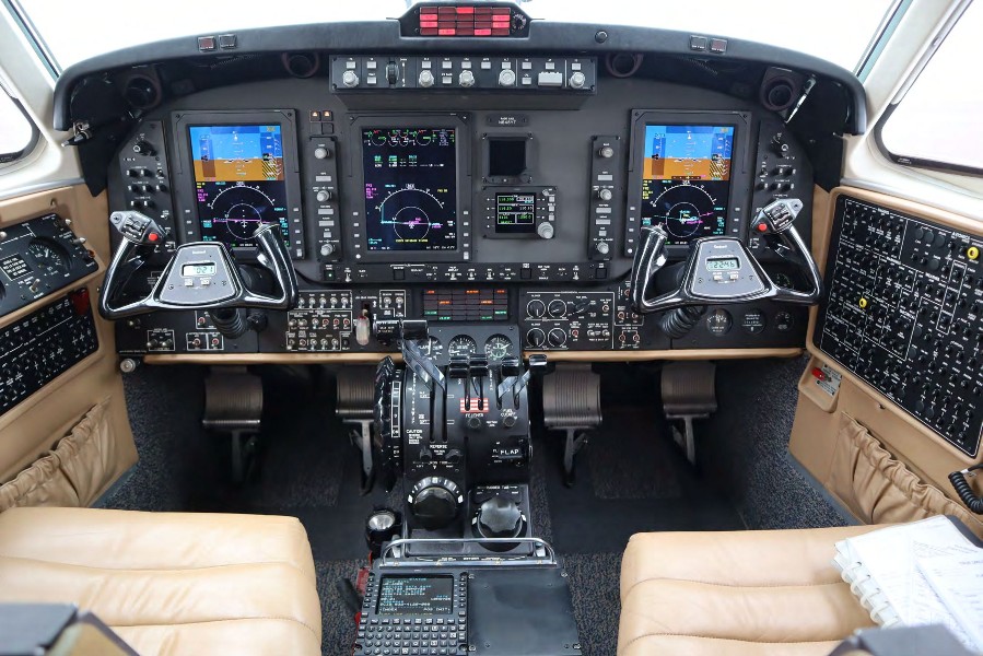 2010 Beechcraft Beech King Air B200 GT, photo 10