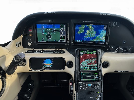 2004 Cirrus SR22-G2 — photo 3