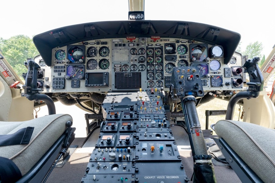 2001 Bell 412EP, photo 10