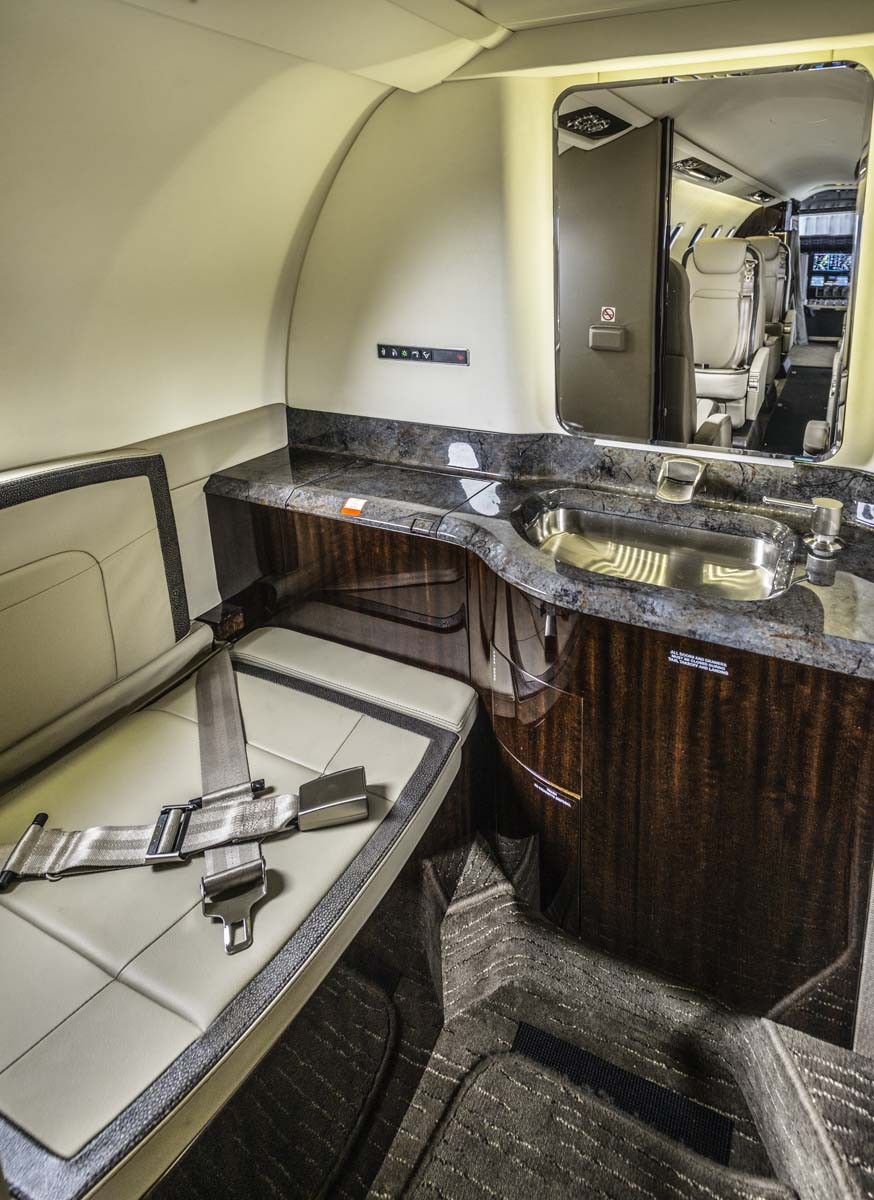 2016 Learjet 75 — photo 3