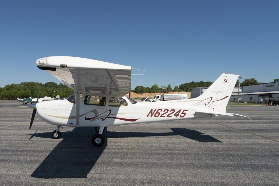 2008 Cessna 172S Skyhawk SP, photo 1