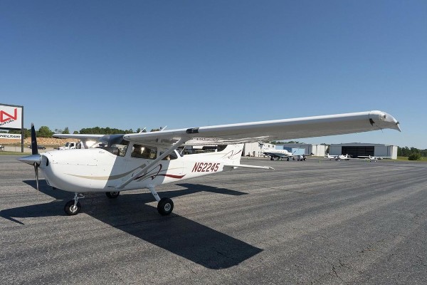 2008 Cessna 172S — photo 2