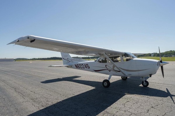 2008 Cessna 172S — photo 4