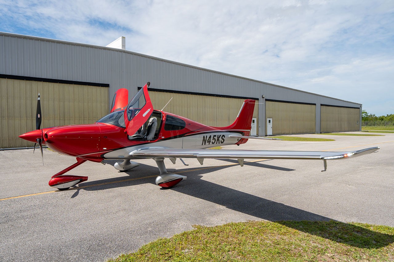 2025 Cirrus SR22-G7 — photo 2