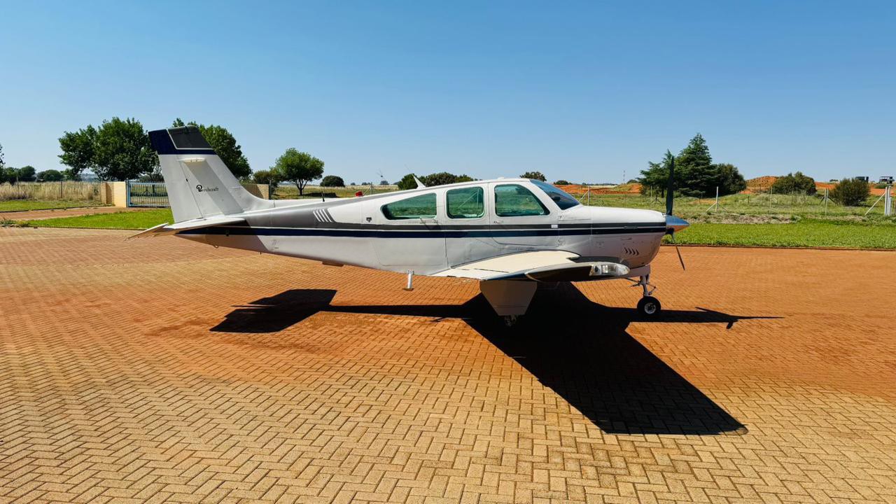 1989 Beech Bonanza F33A — photo 1