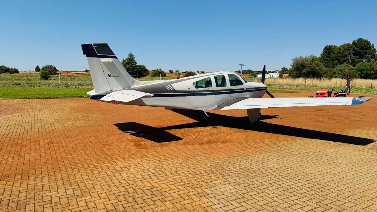 1989 Beech Bonanza F33A — photo 3