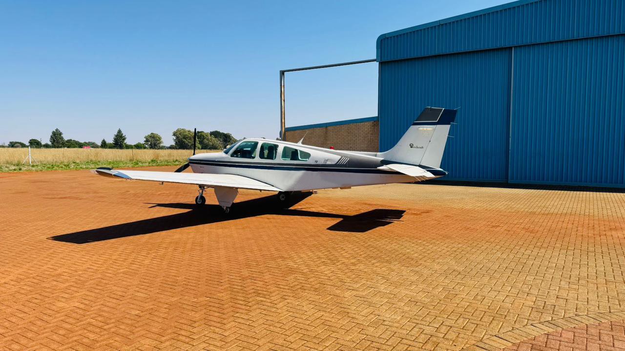 1989 Beech Bonanza F33A — photo 4