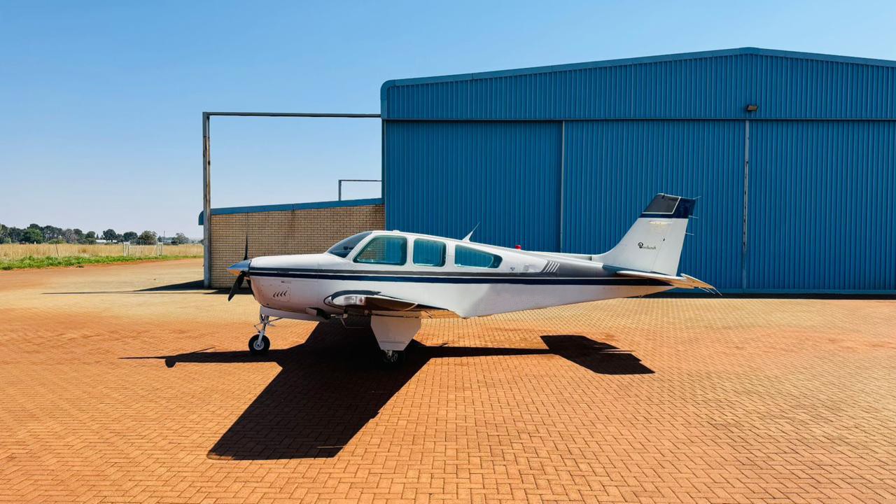 1989 Beech Bonanza F33A — photo 5