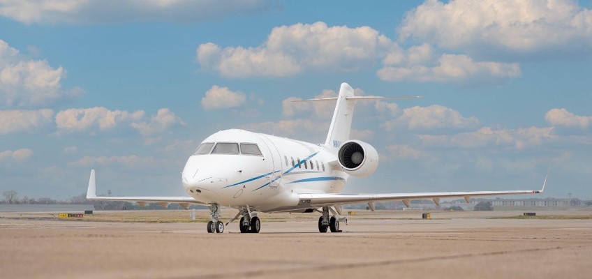 1997 Bombardier Challenger 604 — photo 2