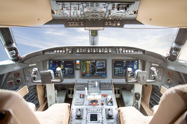 1997 Bombardier Challenger 604 — photo 5