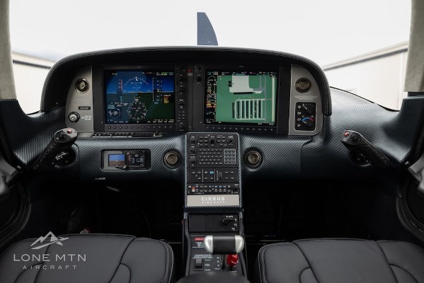 2016 Cirrus SR22 — photo 4