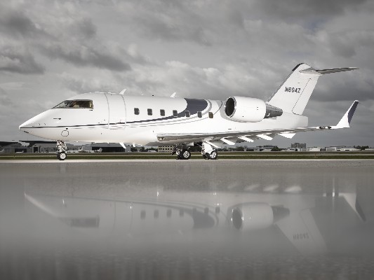 2001 Bombardier Challenger 604 — photo 1