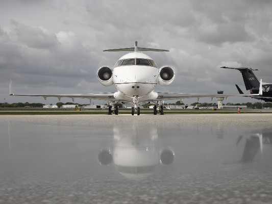 2001 Bombardier Challenger 604 — photo 3