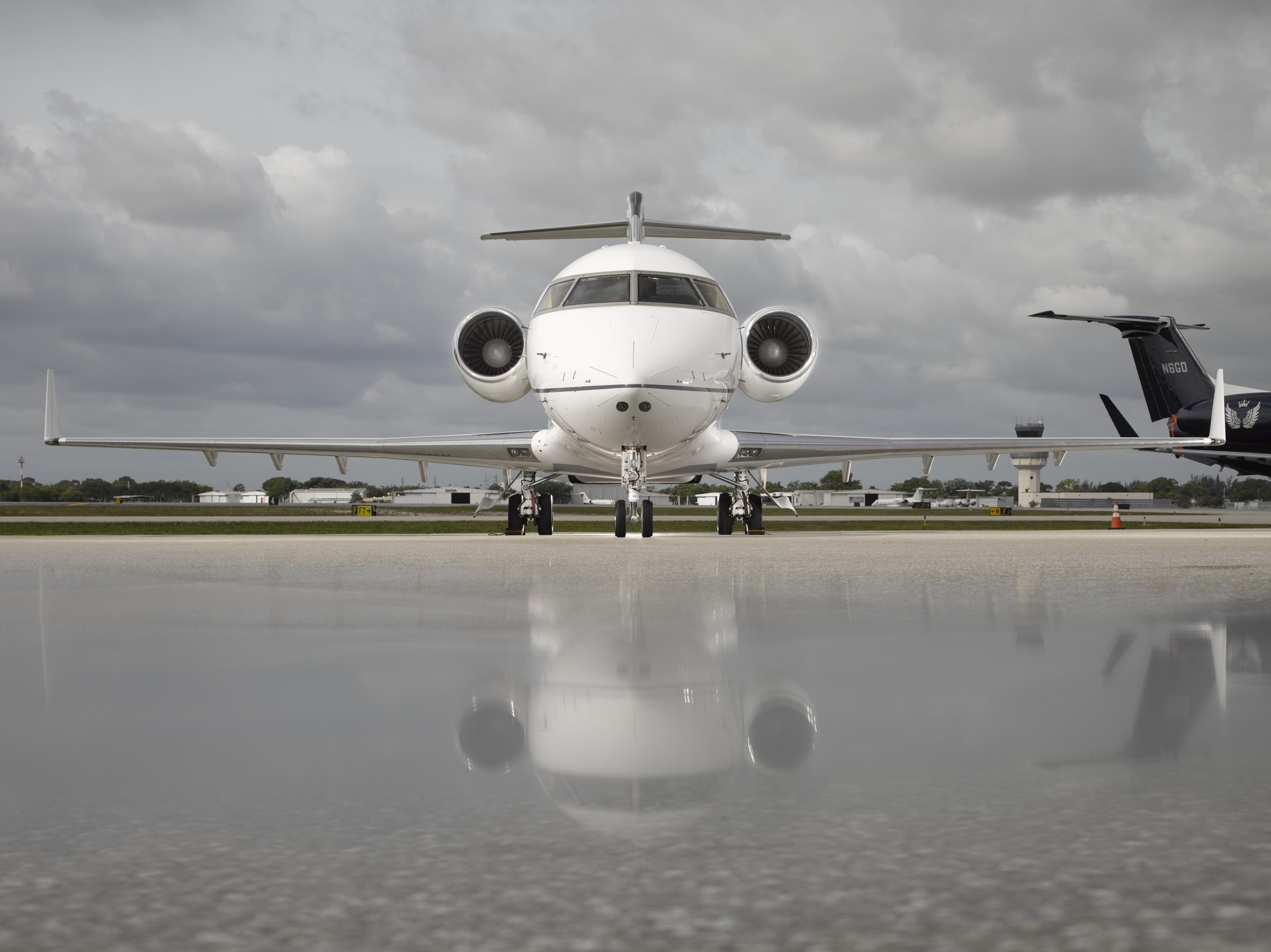 2001 Bombardier Challenger 604 — photo 3