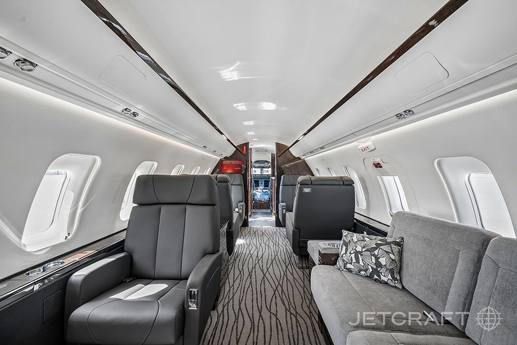2011 Bombardier Challenger 605 — photo 3