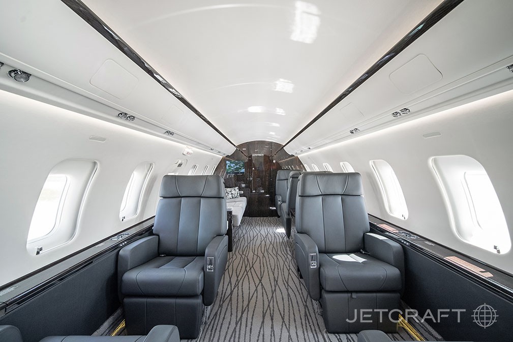2011 Bombardier Challenger 605 — photo 4