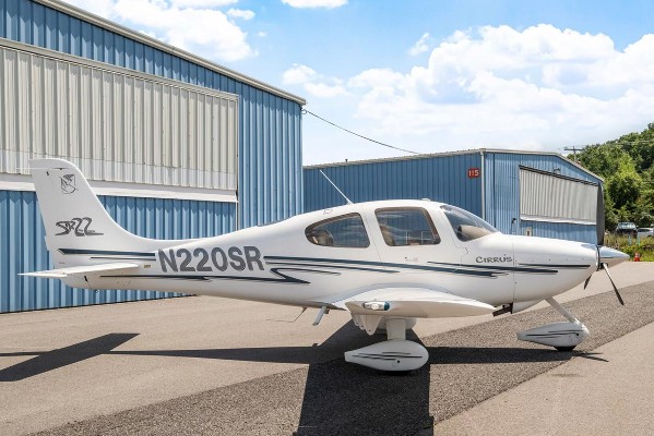 2000 Cirrus SR22 — photo 5