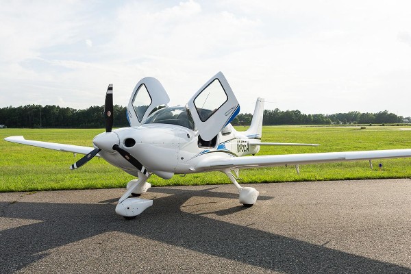 2022 Cirrus SR20 — photo 2