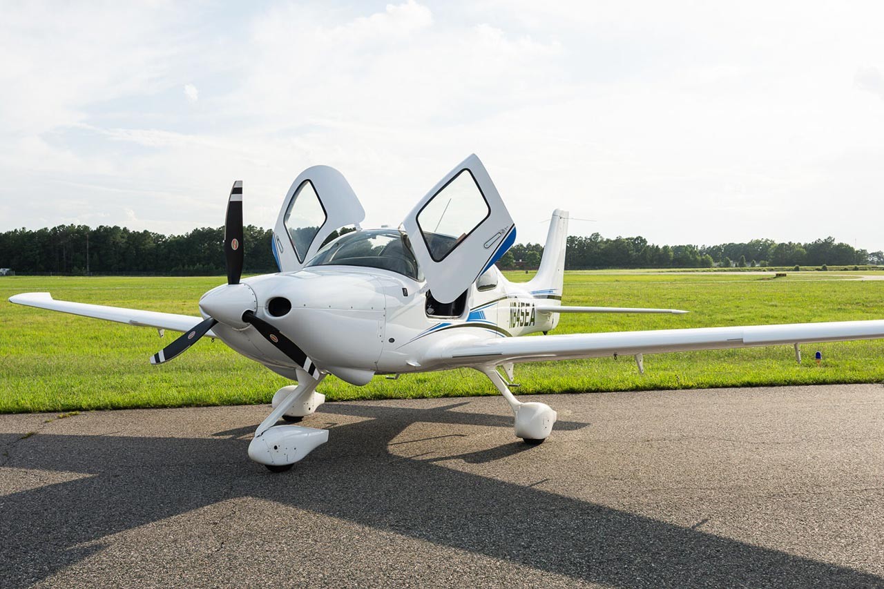 2022 Cirrus SR20 — photo 2