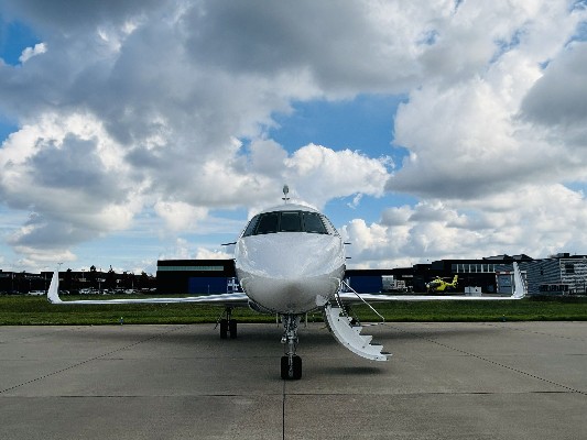 2000 Falcon Falcon 900EX — photo 2