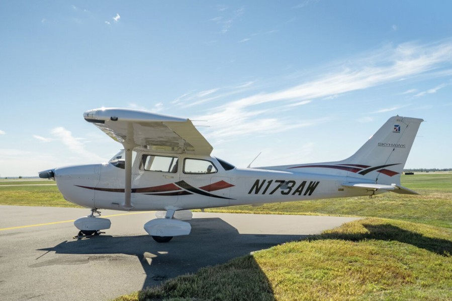 2022 Cessna 172S Skyhawk SP, photo 1