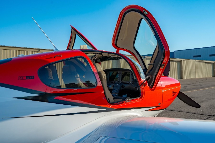 2021 Cirrus SR22-G6 GTS (N884), photo 10