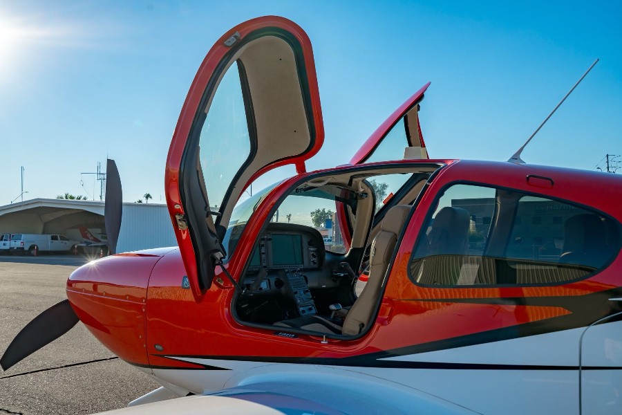2021 Cirrus SR22-G6 GTS (N884), photo 11