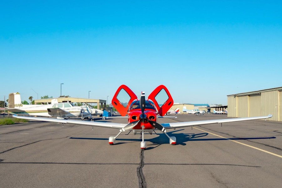 2021 Cirrus SR22-G6 GTS (N884), photo 3