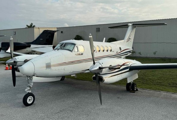 1988 Beech King Air 300 — photo 2
